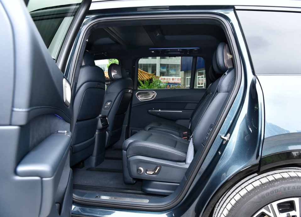 Lynk & Co 900 Ultra (6 seats), серый
