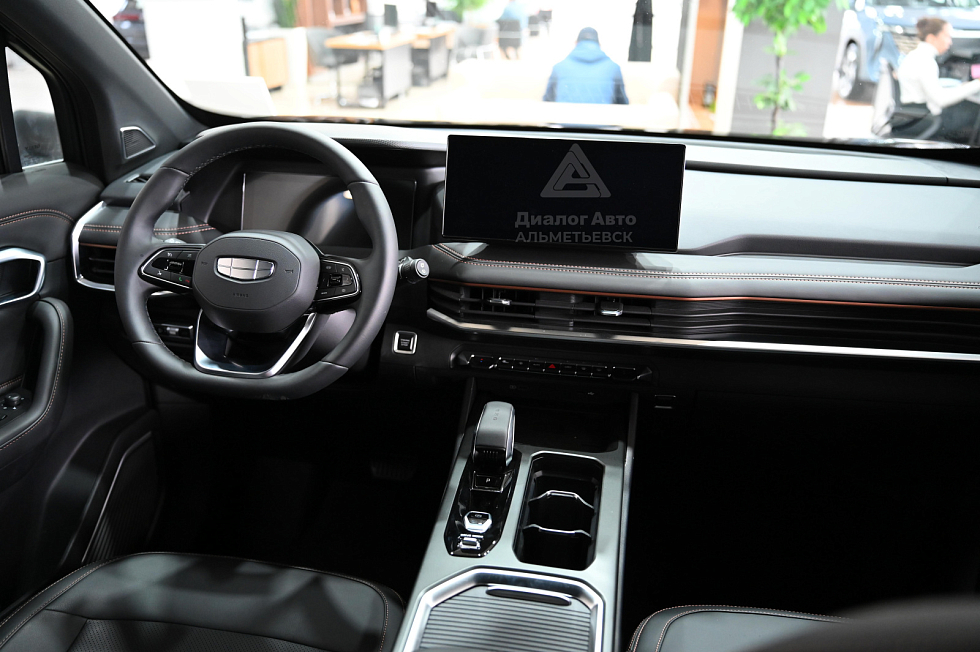 Geely Okavango Флагман, черный