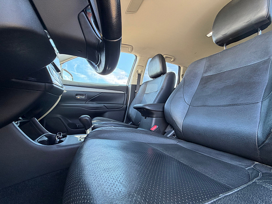 Mitsubishi Outlander Instyle, 2015 года, пробег 227000 км