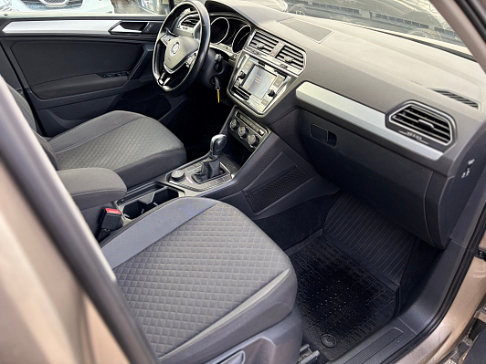 Volkswagen Tiguan, 2018 года, пробег 124000 км