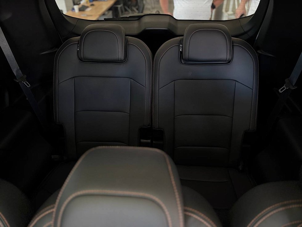 Geely Okavango Флагман, белый