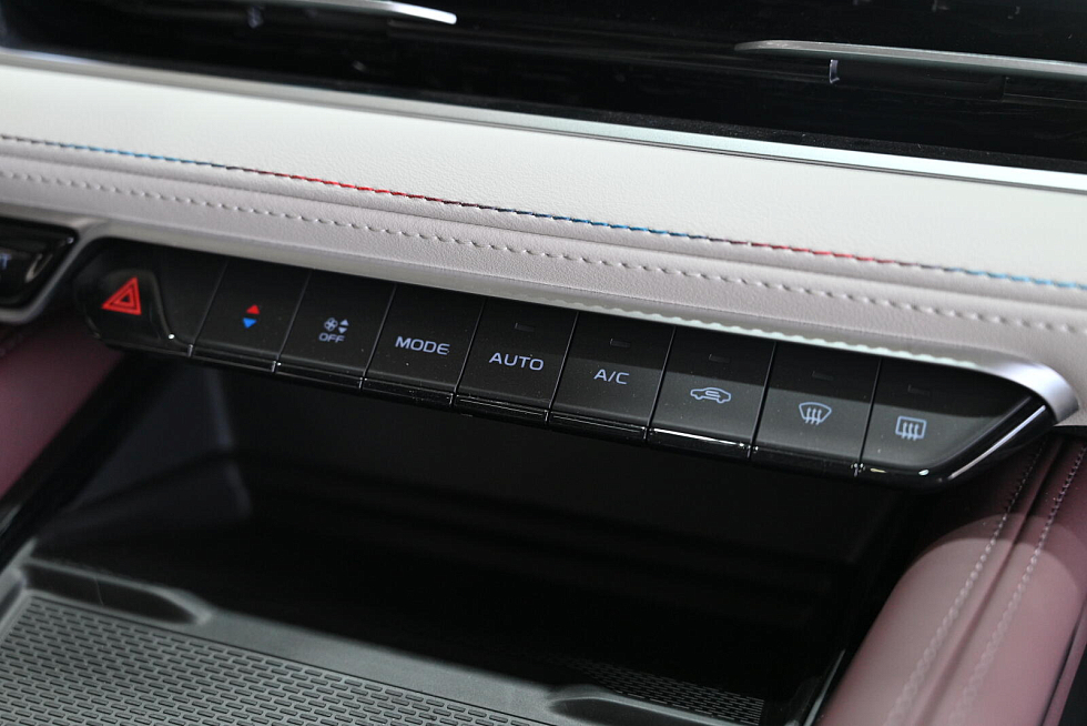 Geely Monjaro Флагман, белый