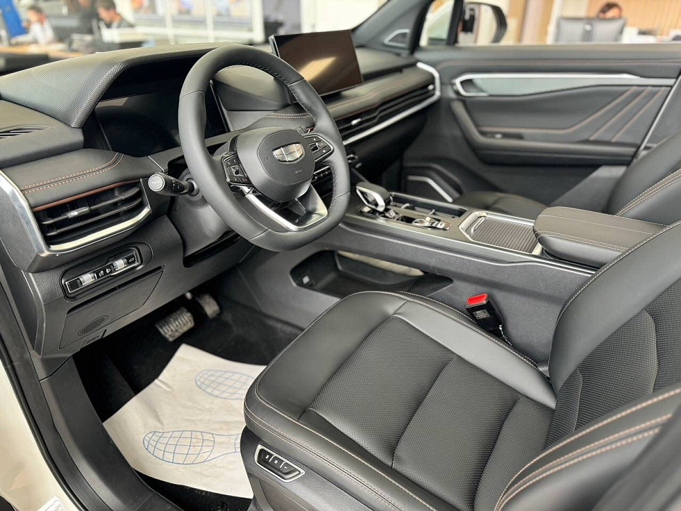 Geely Okavango Флагман, белый