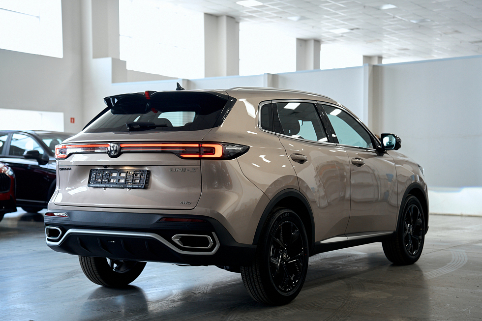 Changan UNI-S Техно, золотой