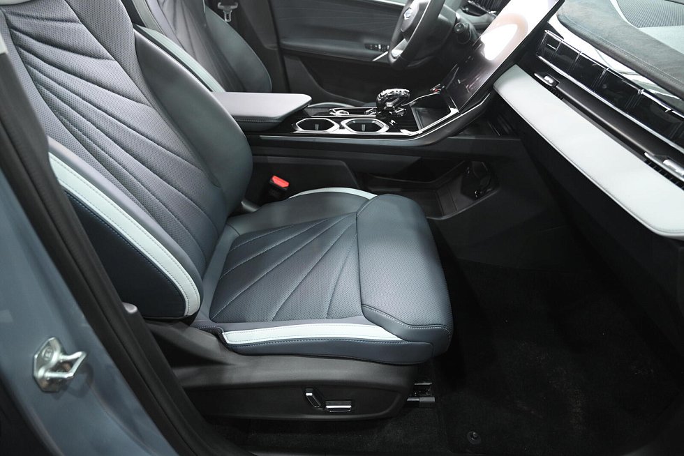 Geely Atlas Люкс, голубой
