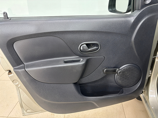 Renault Logan Confort, 2015 года, пробег 102400 км