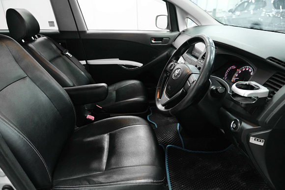 Toyota ISis, 2012 года, пробег 221686 км