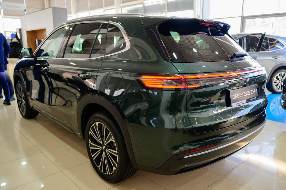 Geely EX5 Гибрид Макс EM-i, зеленый