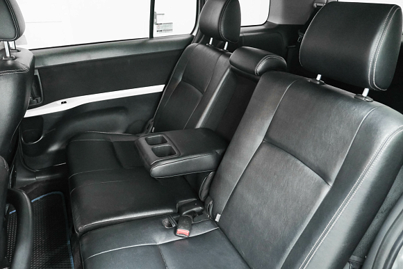 Toyota ISis, 2012 года, пробег 221686 км
