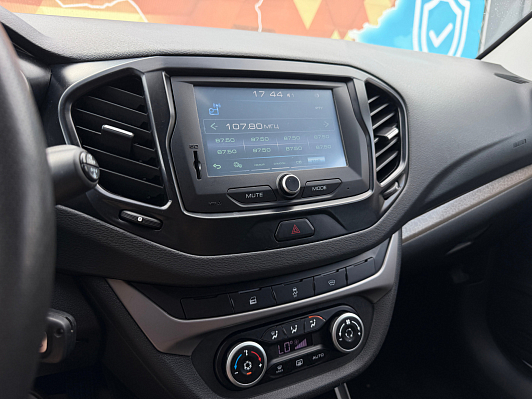 Lada (ВАЗ) Vesta Luxe, 2020 года, пробег 62000 км