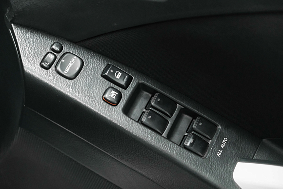 Toyota ISis, 2012 года, пробег 221686 км