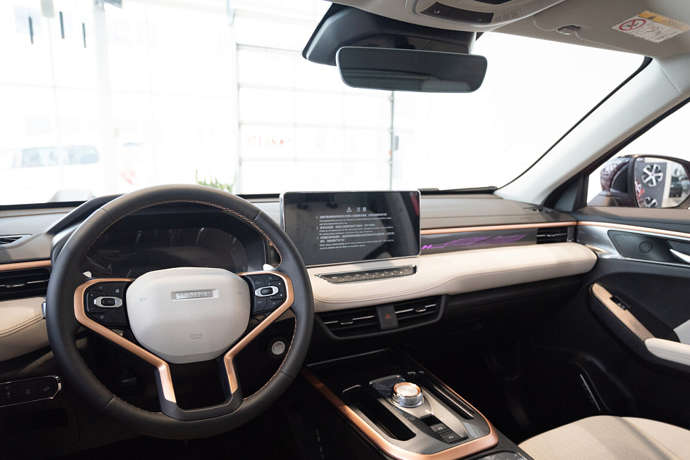 Haval Jolion Техно+, красный