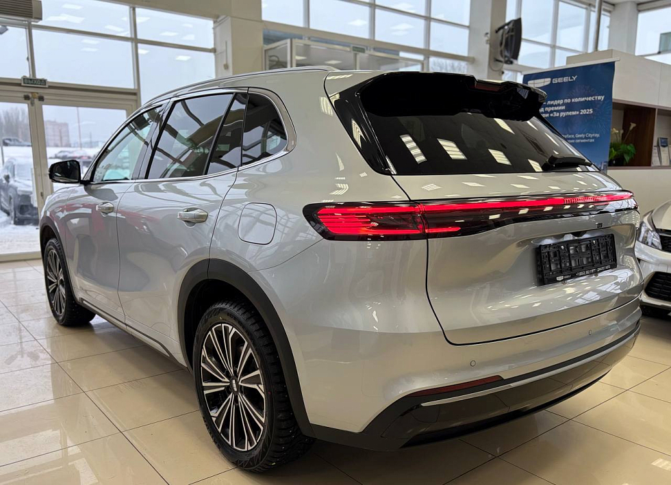 Geely EX5 EM-i Макс, серебряный