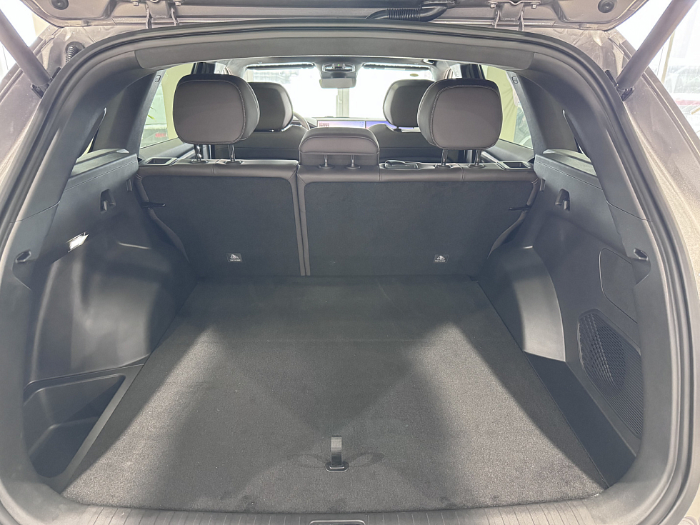 Geely Monjaro Flagship (2023-2025), серебряный