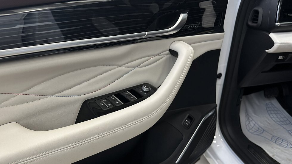 Geely Monjaro Флагман, белый