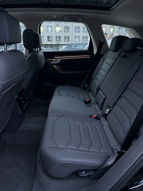 Volkswagen Touareg Sharp shadow version, черный
