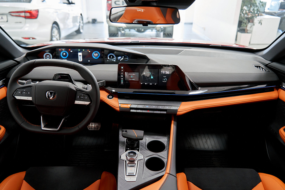 Changan UNI-V Техно, красный