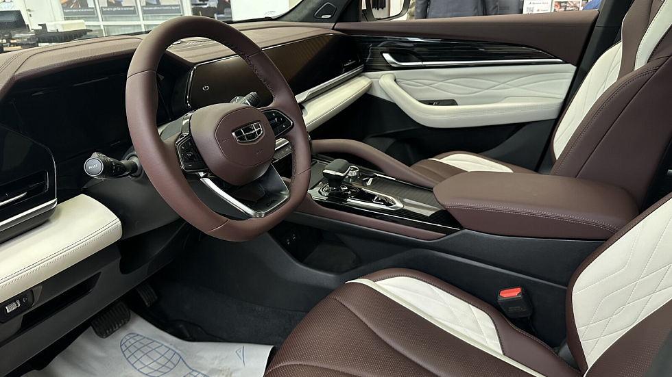 Geely Monjaro Flagship (2023-2025), белый