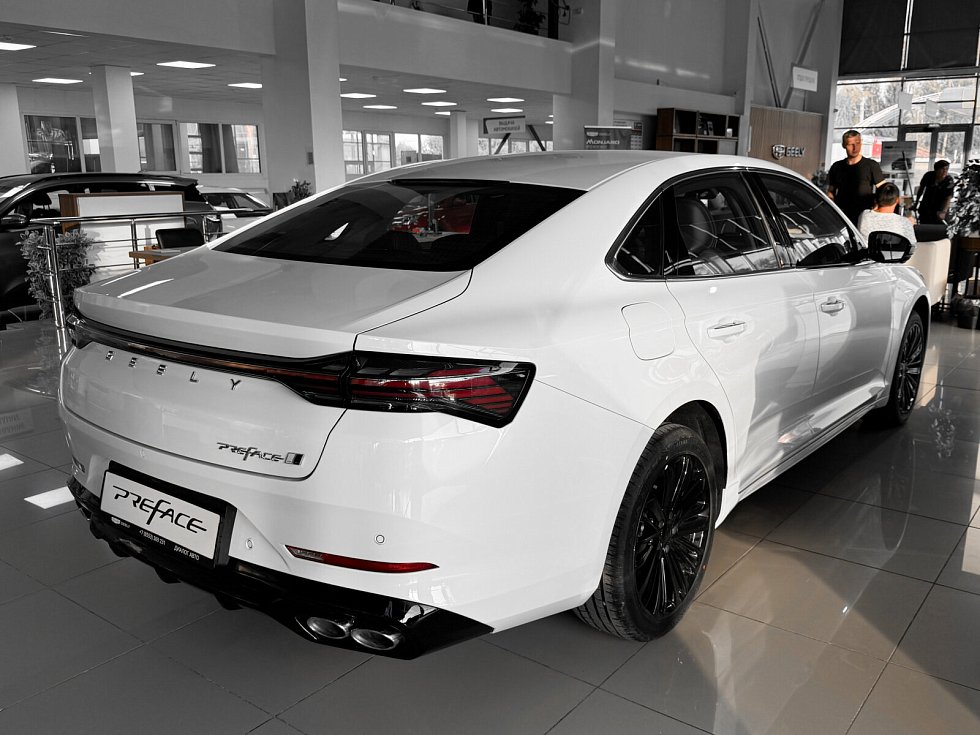 Geely Preface Флагман, белый