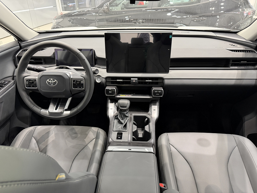 Toyota RAV4 Luxury, белый