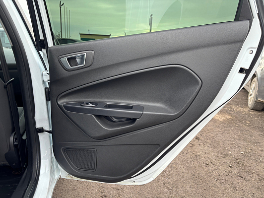 Ford Fiesta White and Black, 2018 года, пробег 125000 км