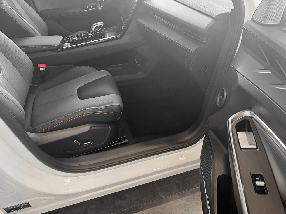Geely Cityray Флагман, серебряный