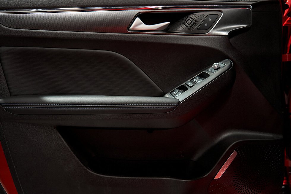 Haval Jolion Комфорт, красный
