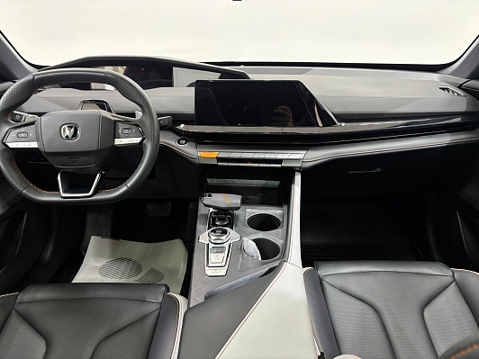 Changan UNI-V Комфорт, 2023 года, пробег 20418 км