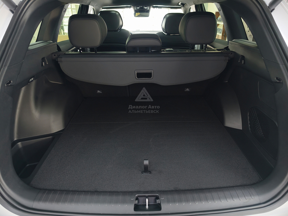 Geely Monjaro Флагман, белый