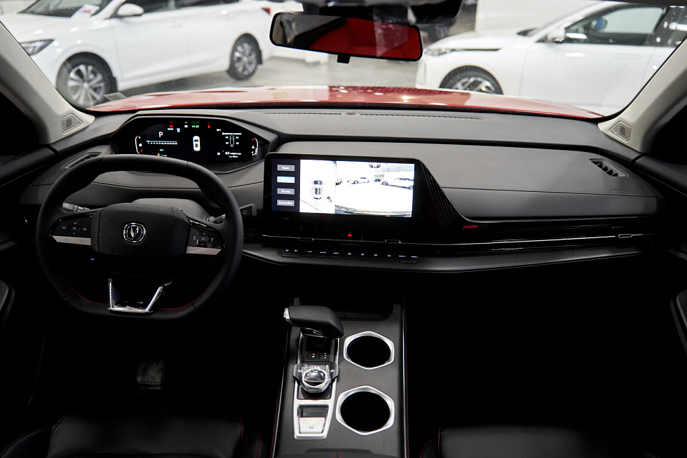 Changan UNI-S Luxe, красный