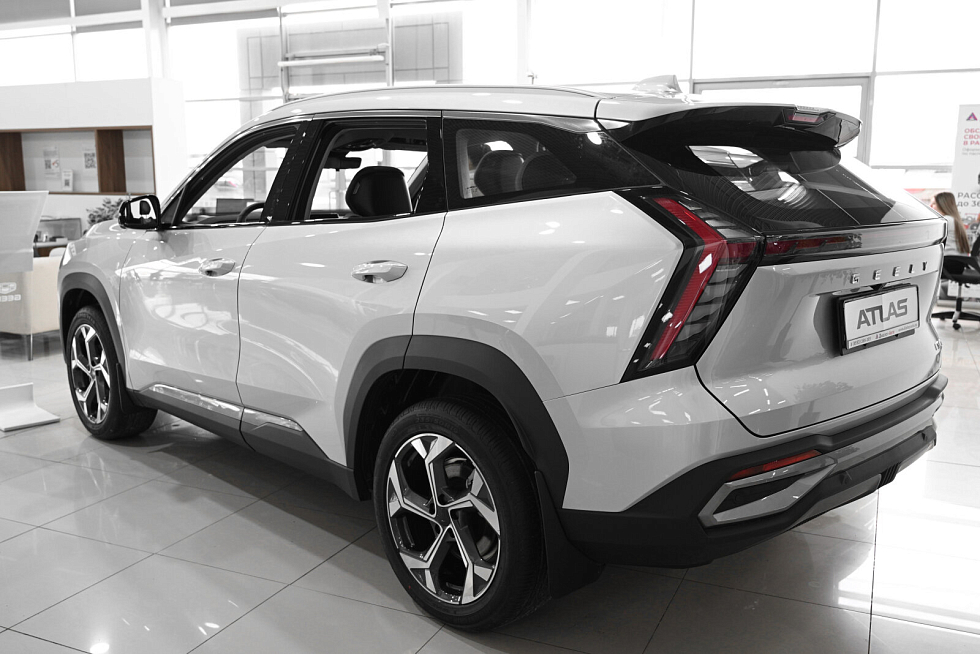 Geely Atlas Спорт, серебряный