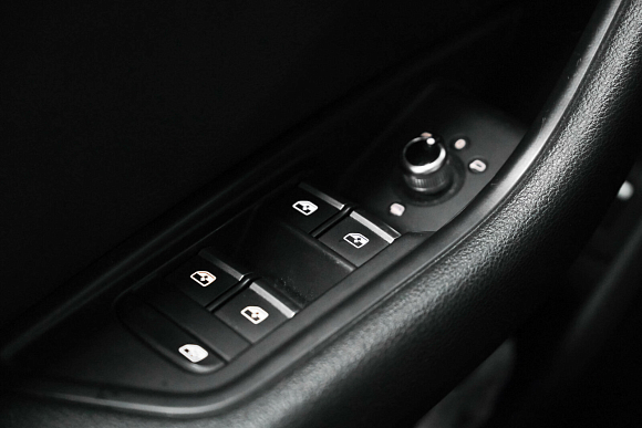 Audi A4 Advance, 2016 года, пробег 185000 км