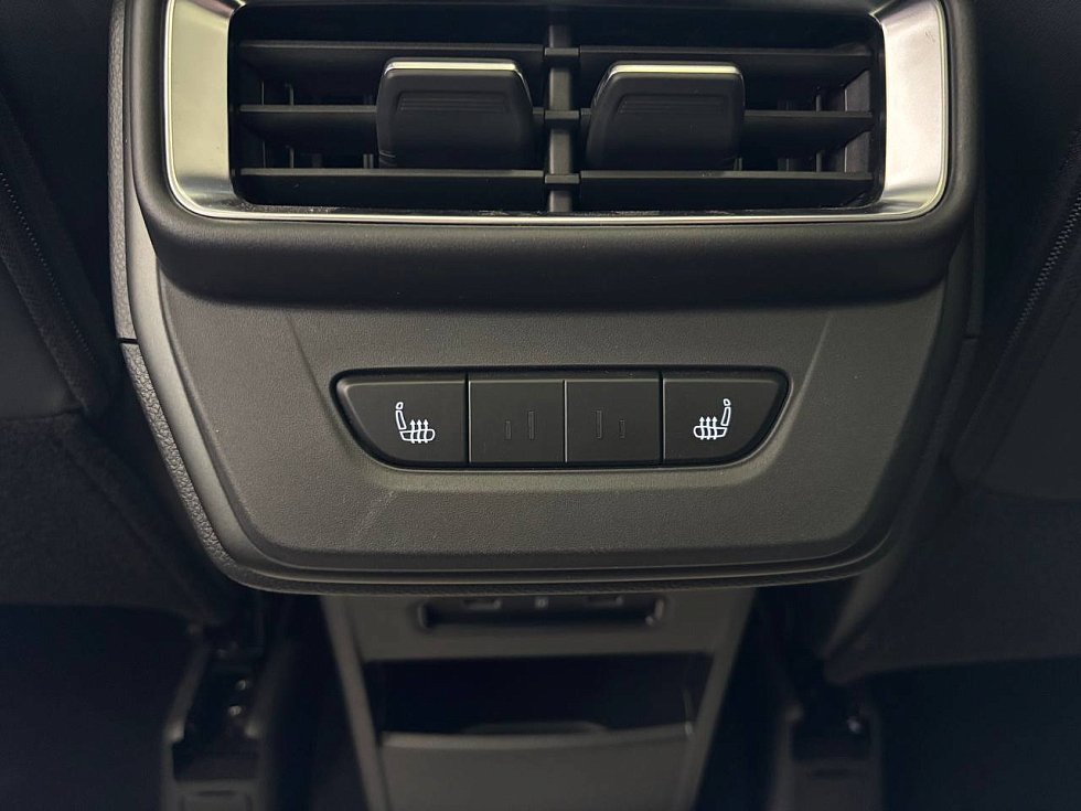 Geely Okavango Флагман, белый