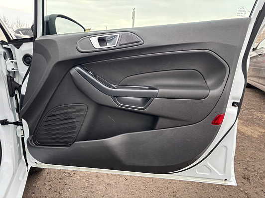 Ford Fiesta White and Black, 2018 года, пробег 125000 км