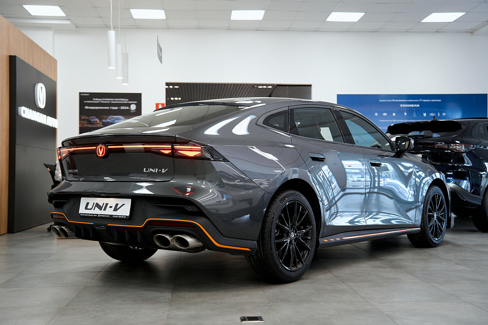 Changan UNI-V Спорт, серый