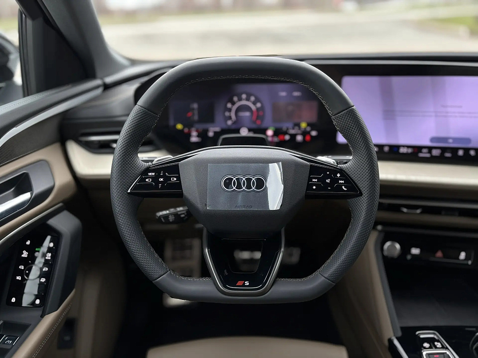 Audi Q5 40 TFSI quattro Luxury Dynamic, зеленый