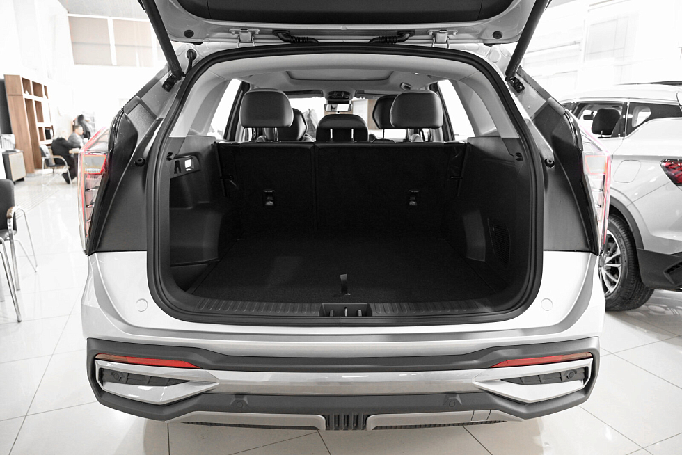 Geely Atlas Люкс, серебряный