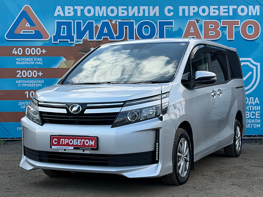 Toyota Voxy, 2016 года, пробег 142000 км
