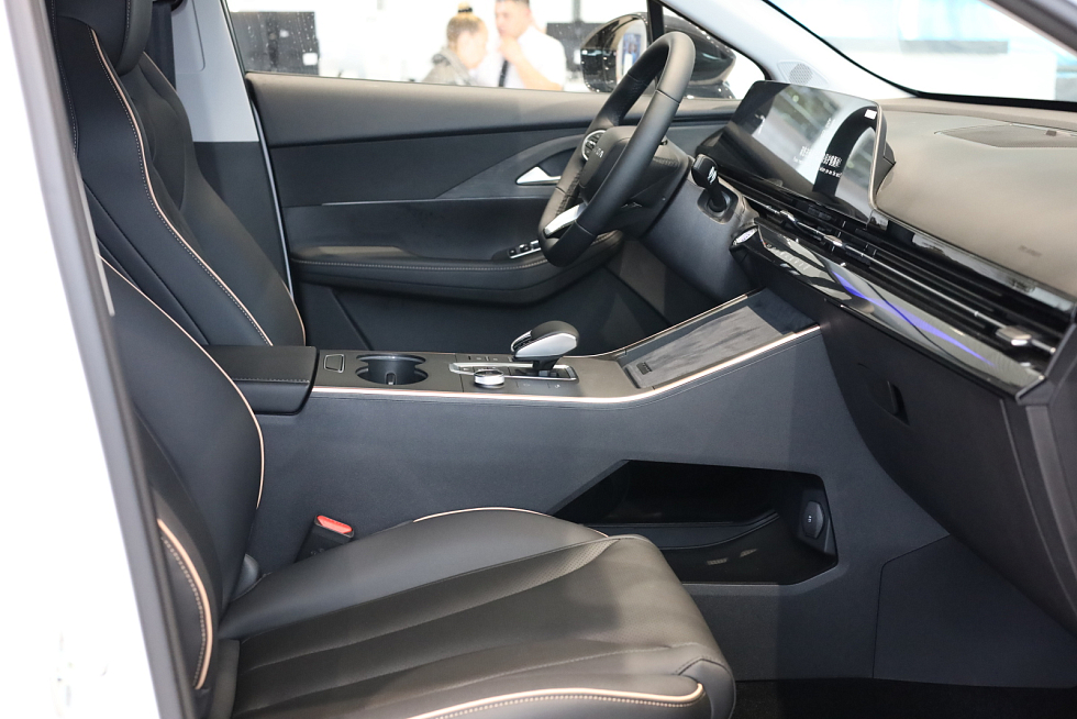 Omoda C5 Актив, белый