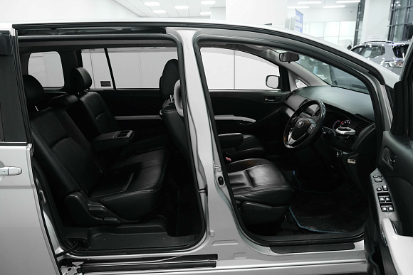 Toyota ISis, 2012 года, пробег 221686 км