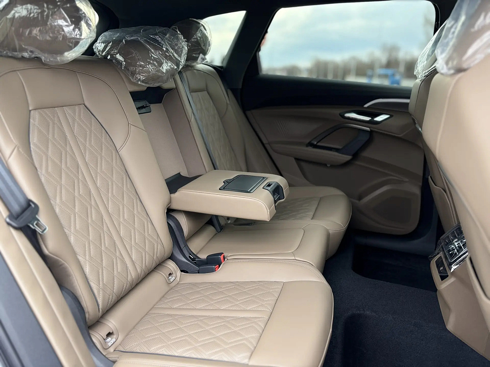 Audi Q5 40 TFSI quattro Luxury Dynamic, зеленый