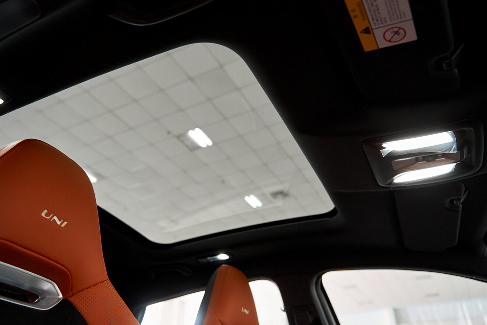 Changan UNI-V Люкс, белый