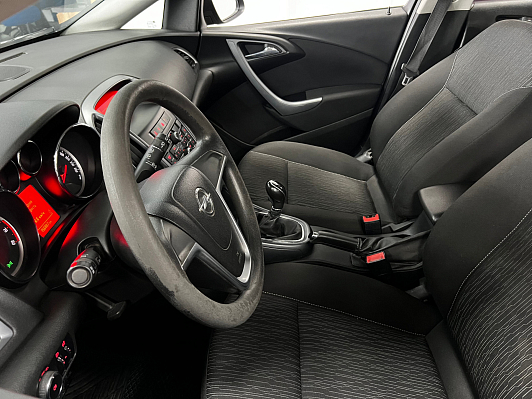 Opel Astra Active, 2013 года, пробег 156000 км