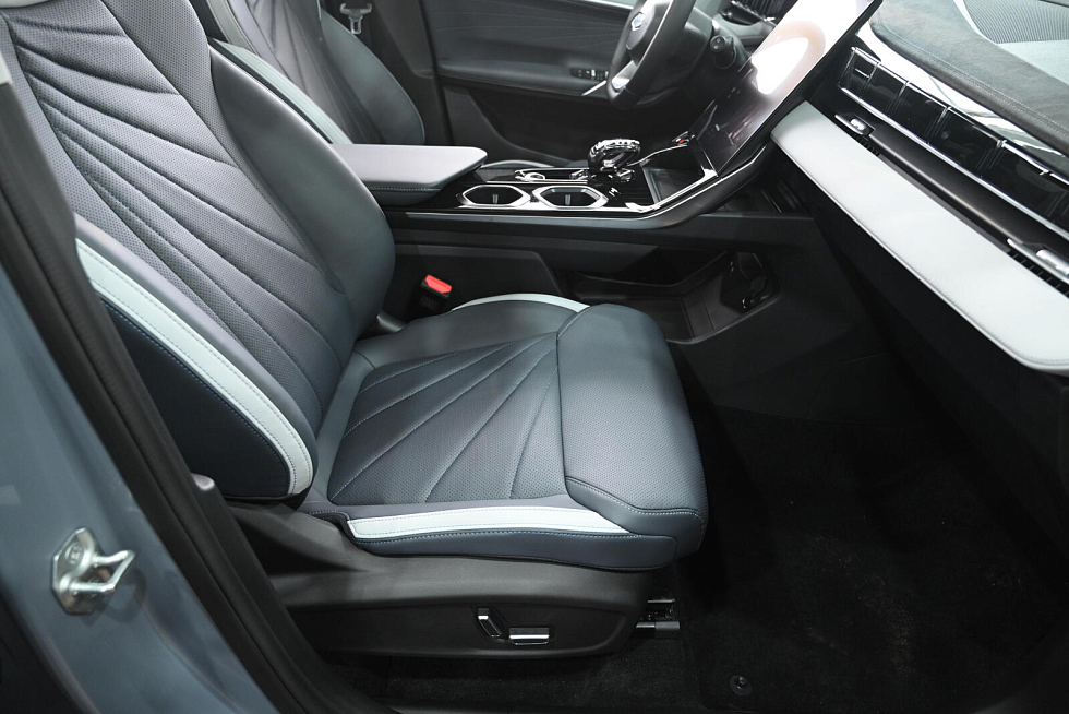 Geely Atlas Люкс, голубой