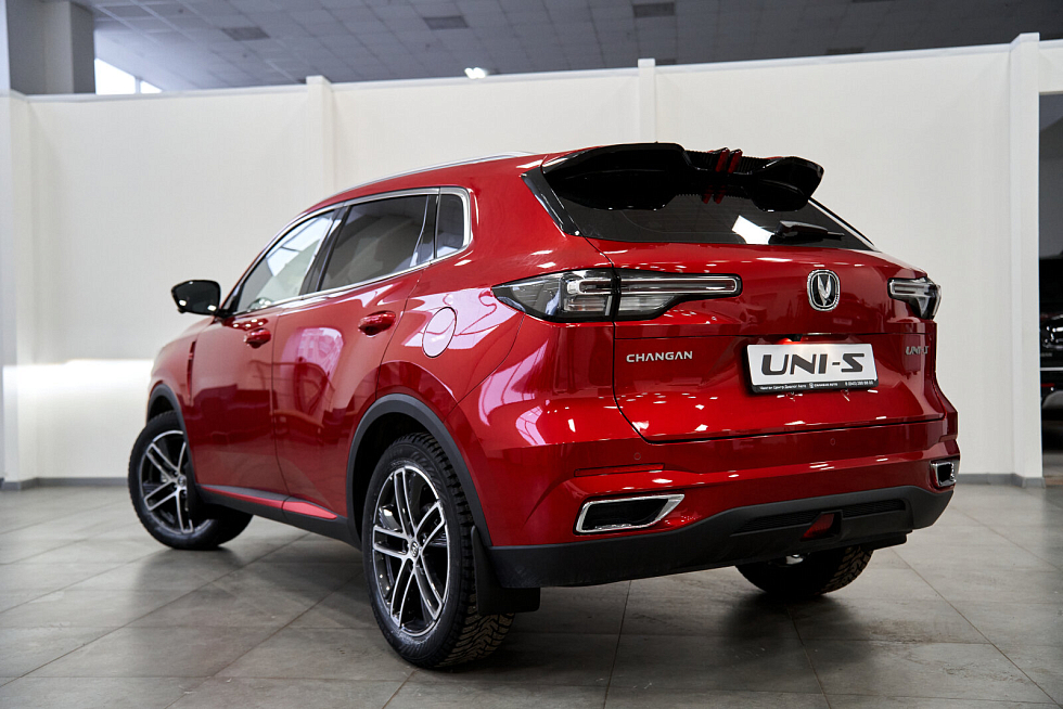 Changan UNI-S Техно, красный