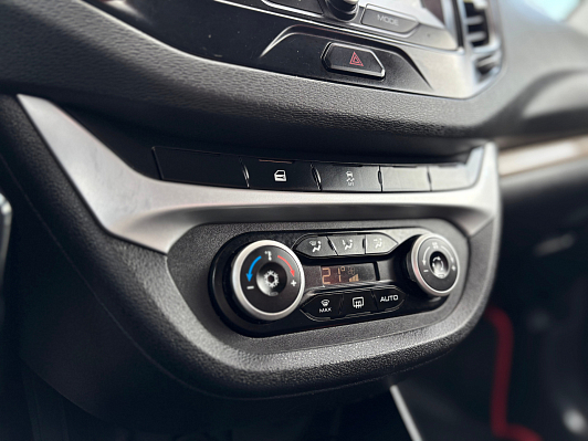 Lada (ВАЗ) Vesta Luxe Multimedia, 2017 года, пробег 206943 км
