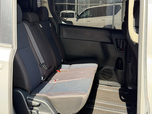 Toyota Voxy, 2016 года, пробег 142000 км