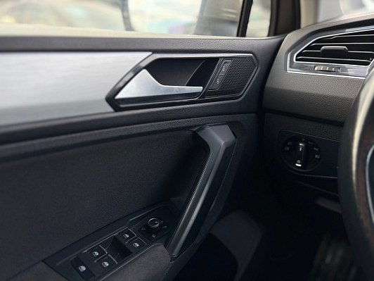 Volkswagen Tiguan, 2018 года, пробег 124000 км