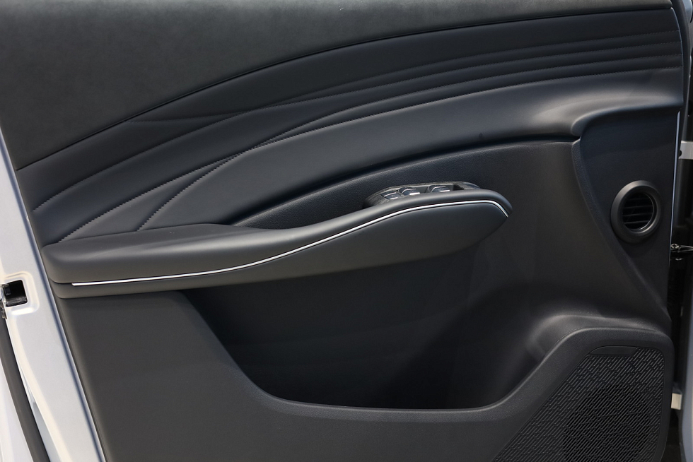 Omoda C7 Актив, серебряный