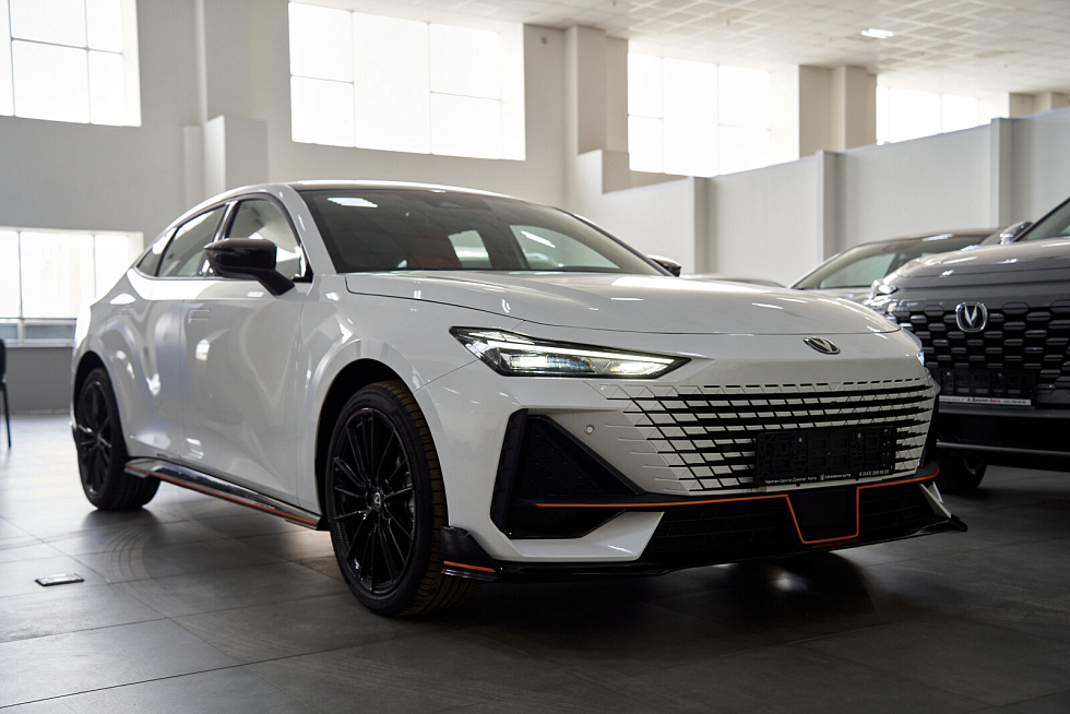 Changan UNI-V Люкс, белый